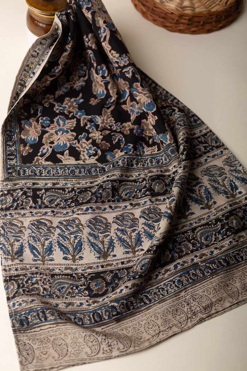 Image for Chdu41 Vamika Assamsilkstole Closeup
