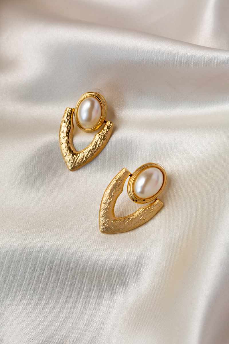 Image for Kpe444 Ismini Golden Stud Earrings With White Seed Pearl Front