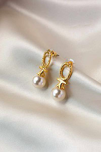 Image for Kpe451 Sara Golden Pearl Knot Earrings Front