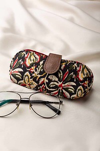 Image for Kusvaa Eyc004 Chashm E Baddoor Sunglass Spectacles Cover Featured