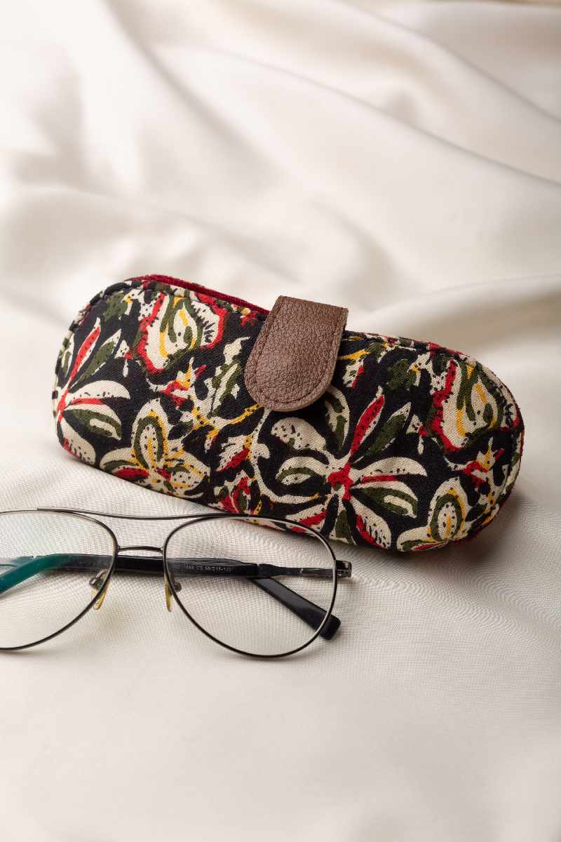 Image for Kusvaa Eyc004 Chashm E Baddoor Sunglass Spectacles Cover Featured