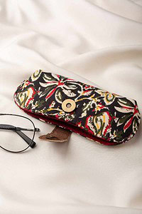 Image for Kusvaa Eyc004 Chashm E Baddoor Sunglass Spectacles Cover Front