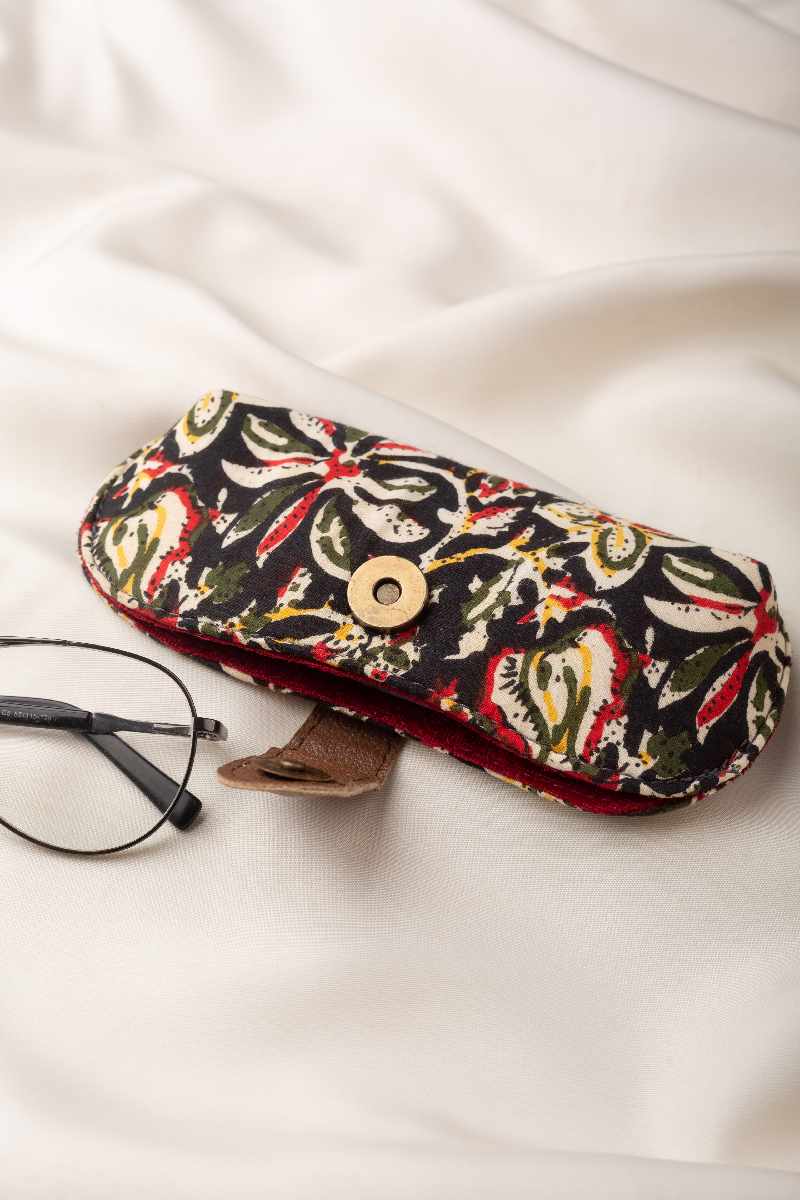 Image for Kusvaa Eyc004 Chashm E Baddoor Sunglass Spectacles Cover Front