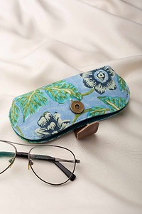 Image for Kusvaa Eyc005 Chashm E Baddoor Sunglass Spectacles Cover Front