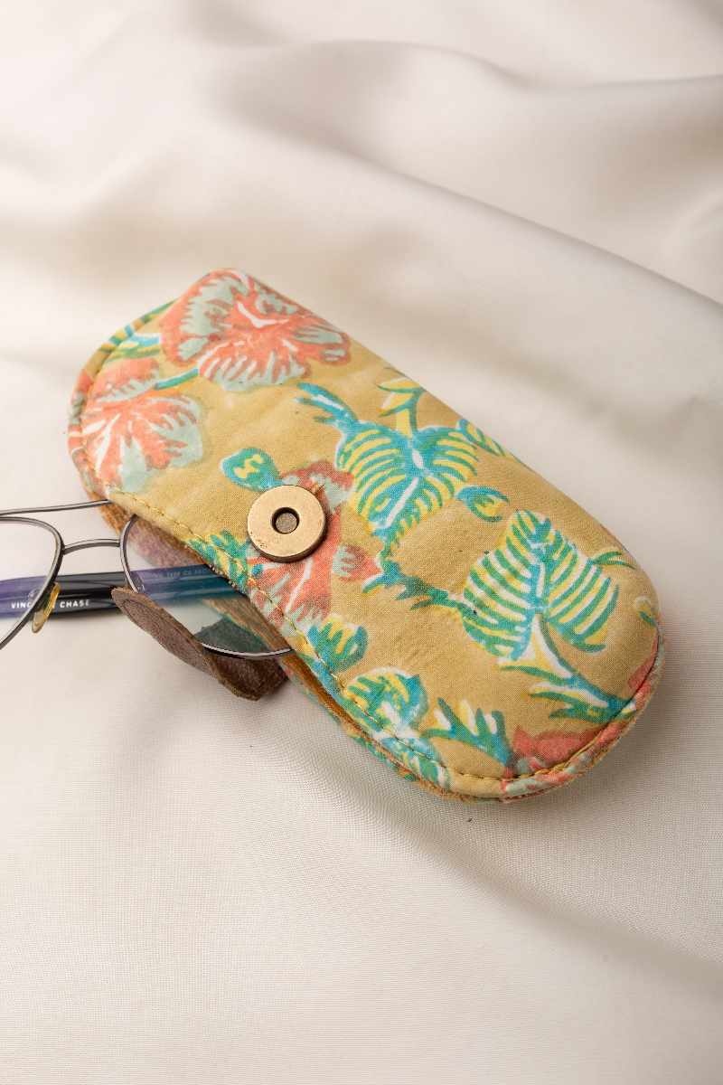 Image for Kusvaa Eyc007 Chashm E Baddoor Sunglass Spectacles Cover Front