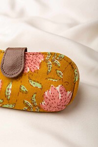 Image for Kusvaa Eyc010 Chashm E Baddoor Sunglass Spectacles Cover Front