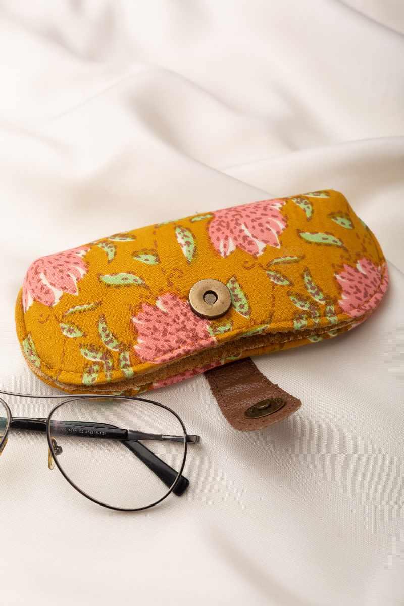 Image for Kusvaa Eyc010 Chashm E Baddoor Sunglass Spectacles Cover Side