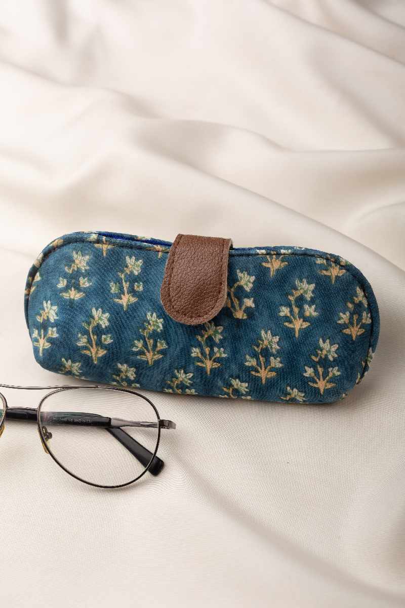 Image for Kusvaa Eyc011 Chashm E Baddoor Sunglass Spectacles Cover Featured