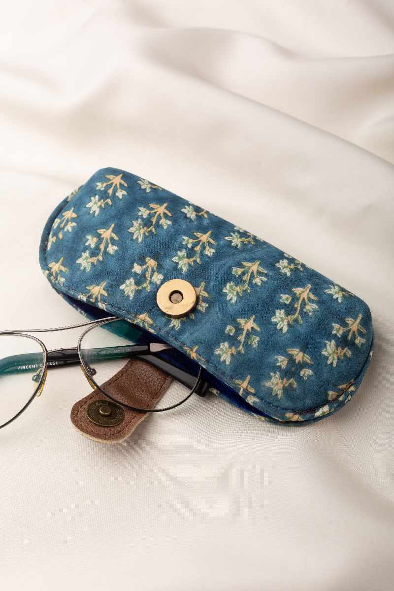 Image for Kusvaa Eyc011 Chashm E Baddoor Sunglass Spectacles Cover Front