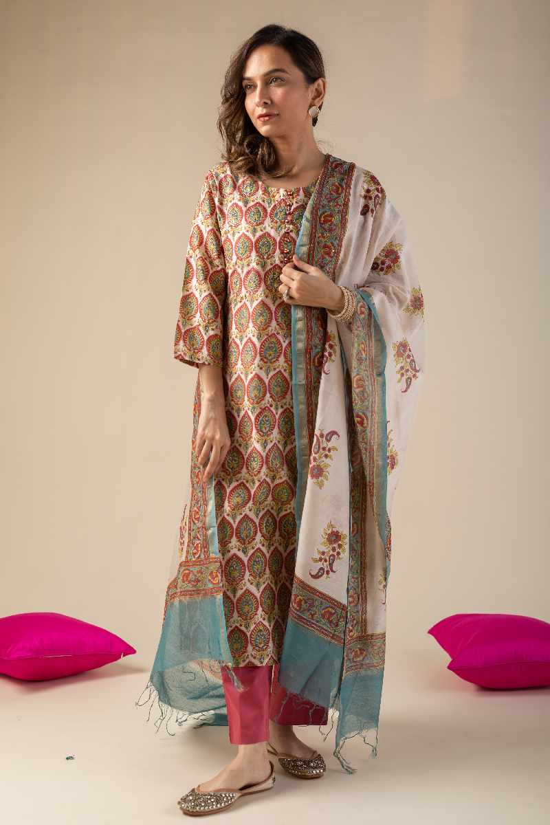 Image for Kusvaa Cood015 Ravija Chanderi Kurta Pant Set Closeup 2