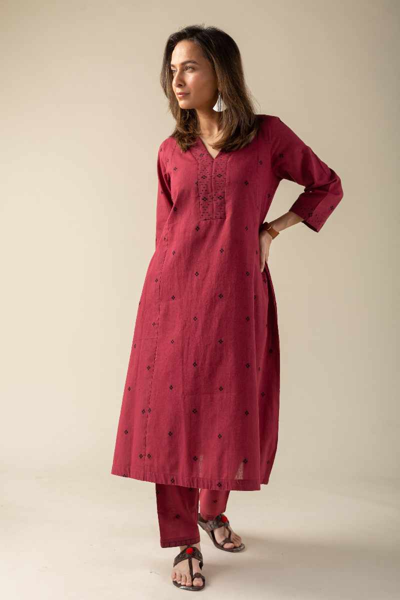 Image for Kusvaa Cood020 Triveni Handloom Cotton Kurta Pant Set Closeup 2