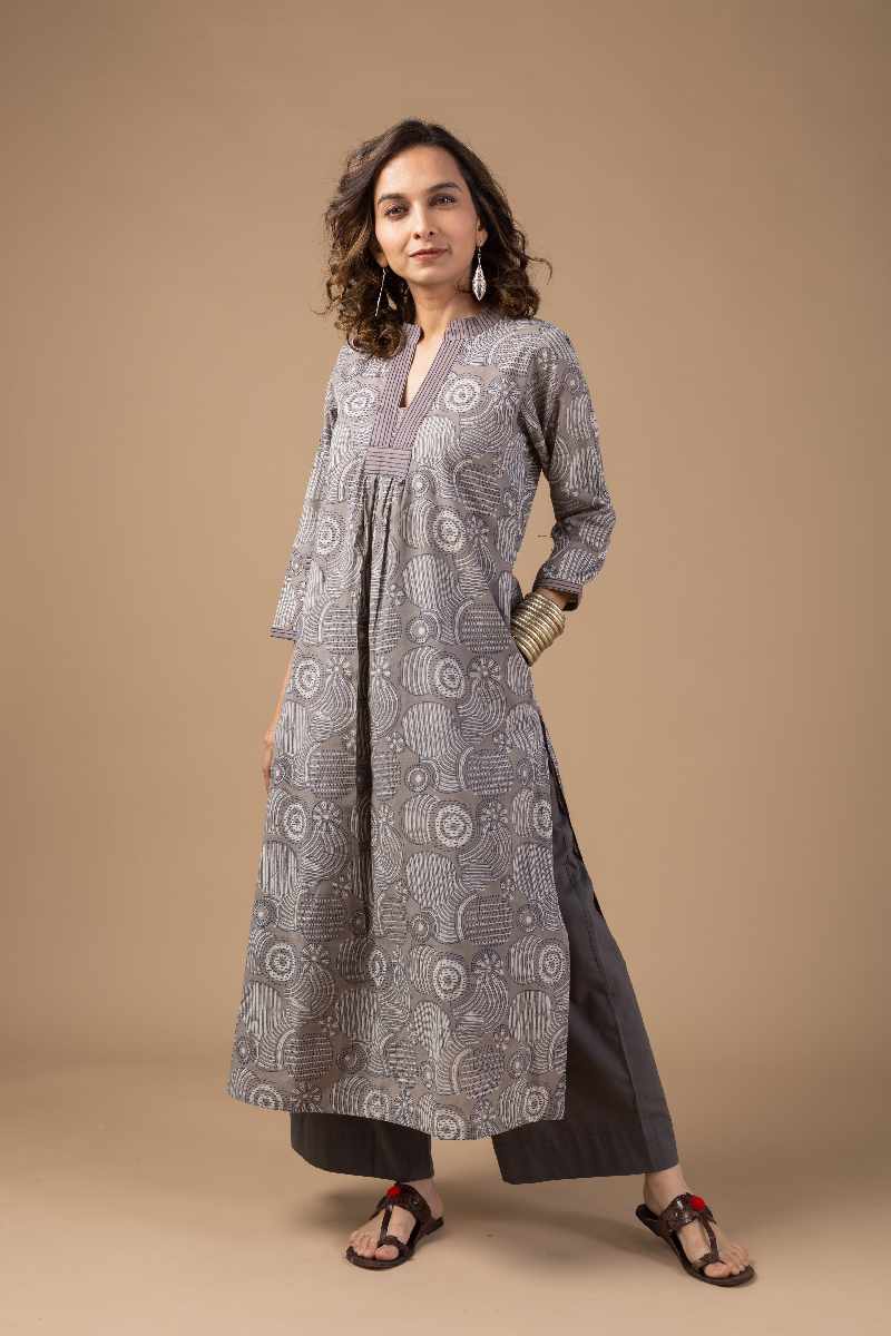 Image for Kusvaa Wkr019 Maheyi Cotton Block Print Kurta Sitting