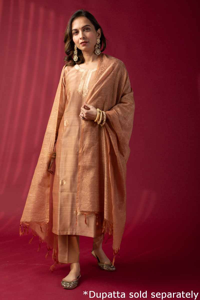 Image for Kusvaa Cood030 Oviya Silk Kurta Pant Set Closeup New