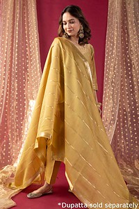 Image for Kusvaa Cood030 Oviya Silk Kurta Pant Set Side New