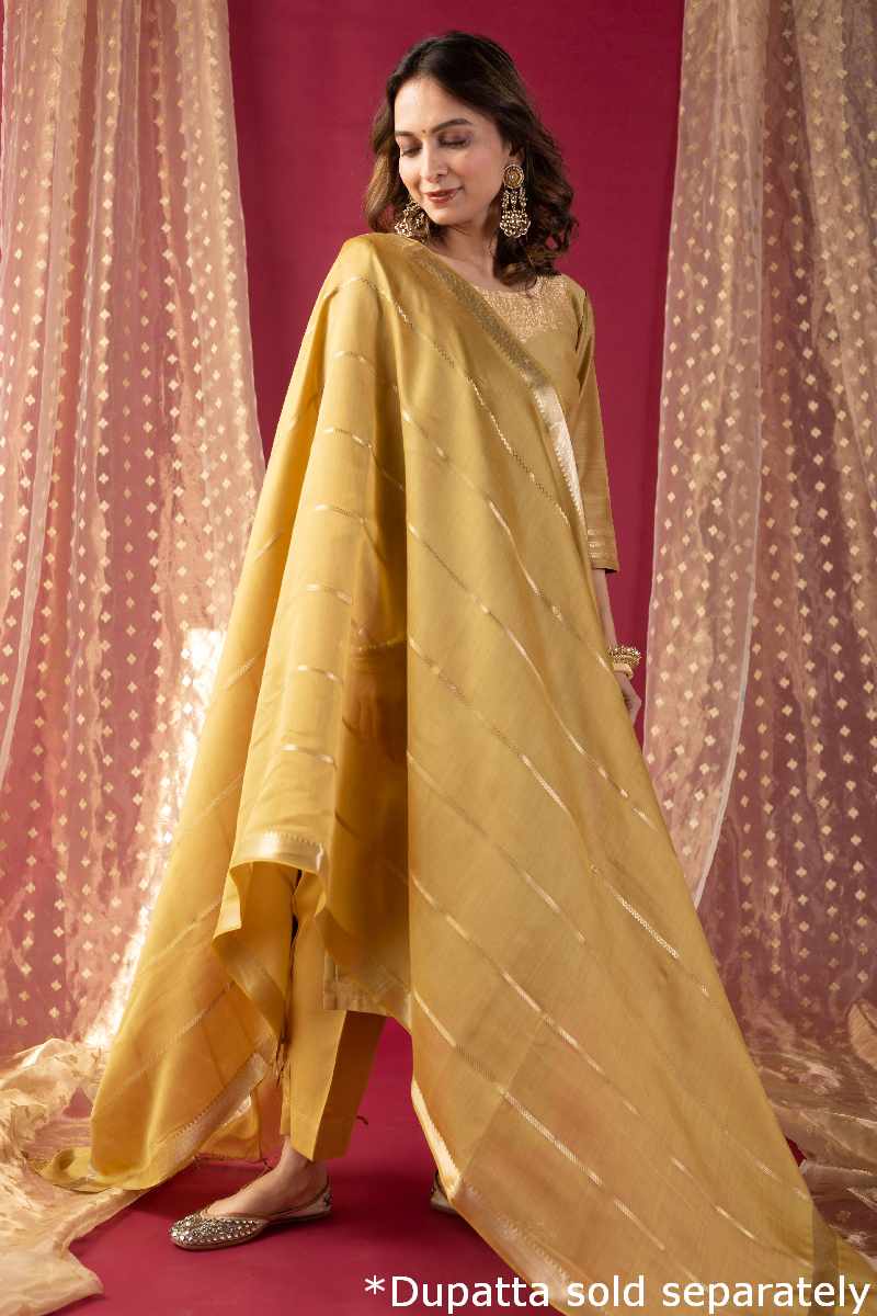 Image for Kusvaa Cood030 Oviya Silk Kurta Pant Set Side New