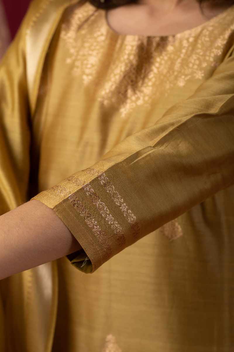 Image for Kusvaa Cood031 Sanika Silk Kurta Pant Set Closeup 2