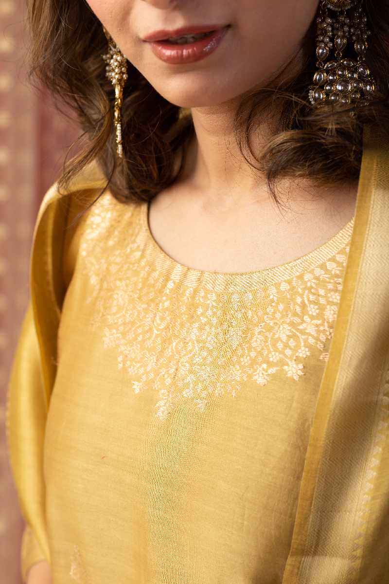 Image for Kusvaa Cood031 Sanika Silk Kurta Pant Set Closeup