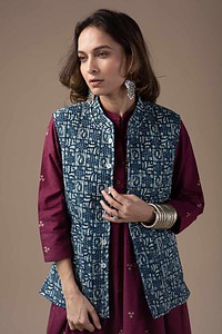 Image for Kusvaa Jak001 Eirini Quilted Sleeveless Reversible Silk Jacket Closeup 2