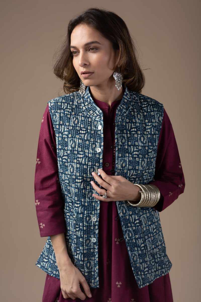 Image for Kusvaa Jak001 Eirini Quilted Sleeveless Reversible Silk Jacket Closeup 2