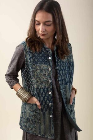 Image for Kusvaa Jak002 Vibha Quilted Sleeveless Reversible Silk Jacket Front