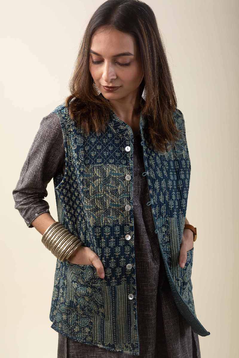 Image for Kusvaa Jak002 Vibha Quilted Sleeveless Reversible Silk Jacket Front