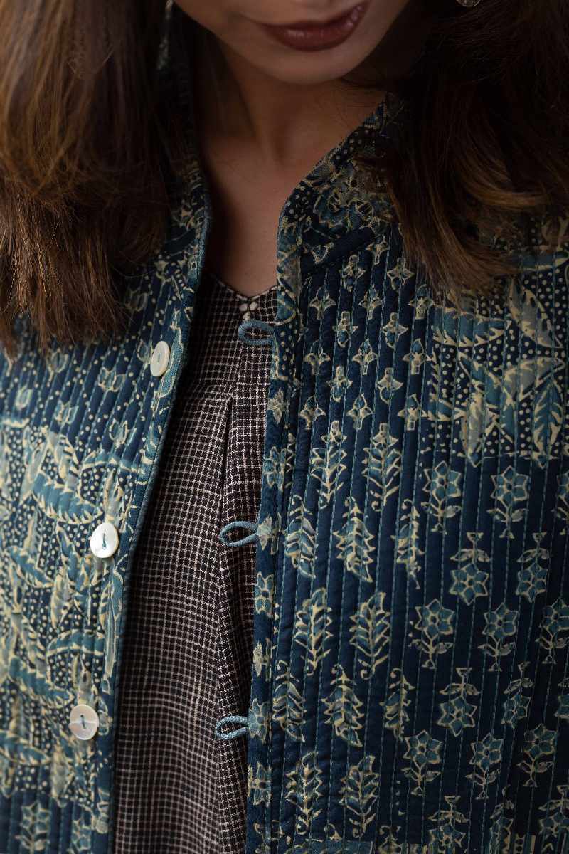 Image for Kusvaa Jak002 Vibha Quilted Sleeveless Reversible Silk Jacket Pocket