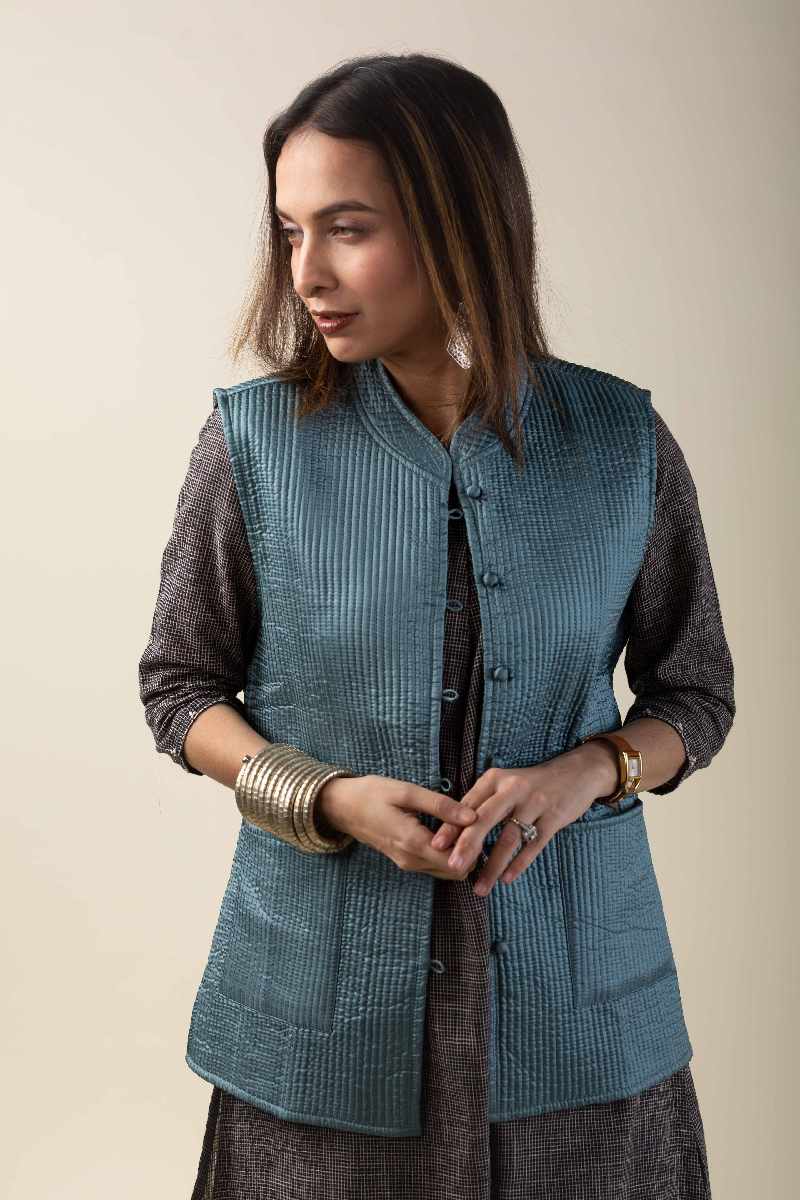 Image for Kusvaa Jak002 Vibha Quilted Sleeveless Reversible Silk Jacket Side