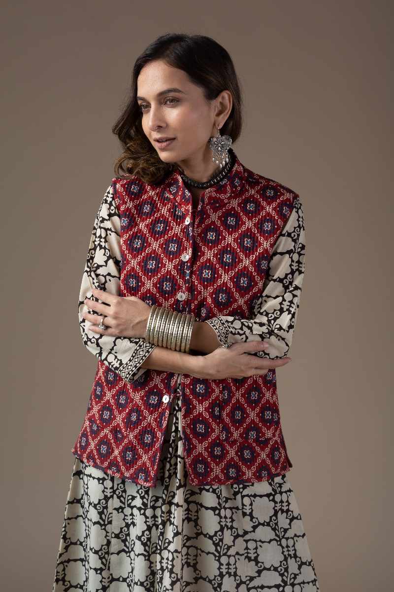 Image for Kusvaa Jak003 Vasiliki Quilted Sleeveless Reversible Silk Jacket Back