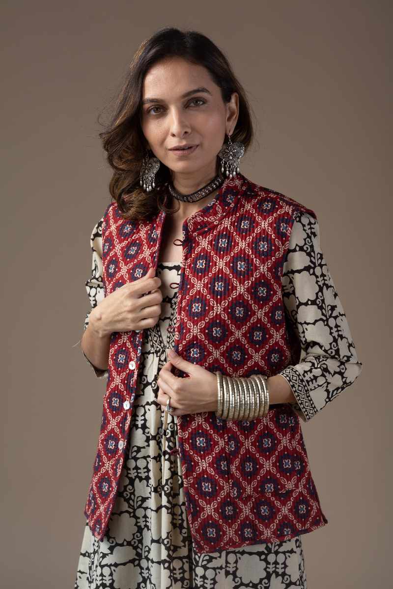Image for Kusvaa Jak003 Vasiliki Quilted Sleeveless Reversible Silk Jacket Front