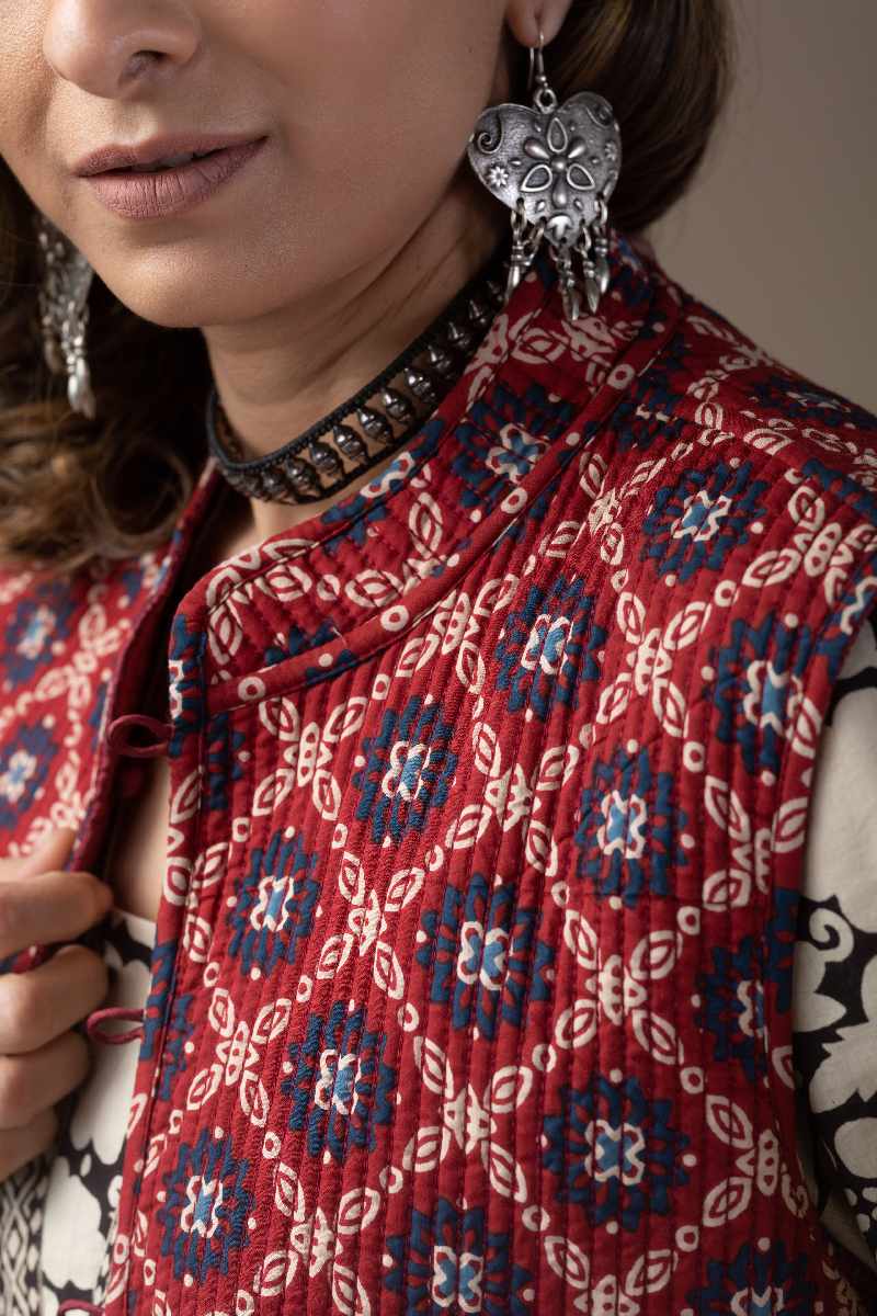 Image for Kusvaa Jak003 Vasiliki Quilted Sleeveless Reversible Silk Jacket Pocket