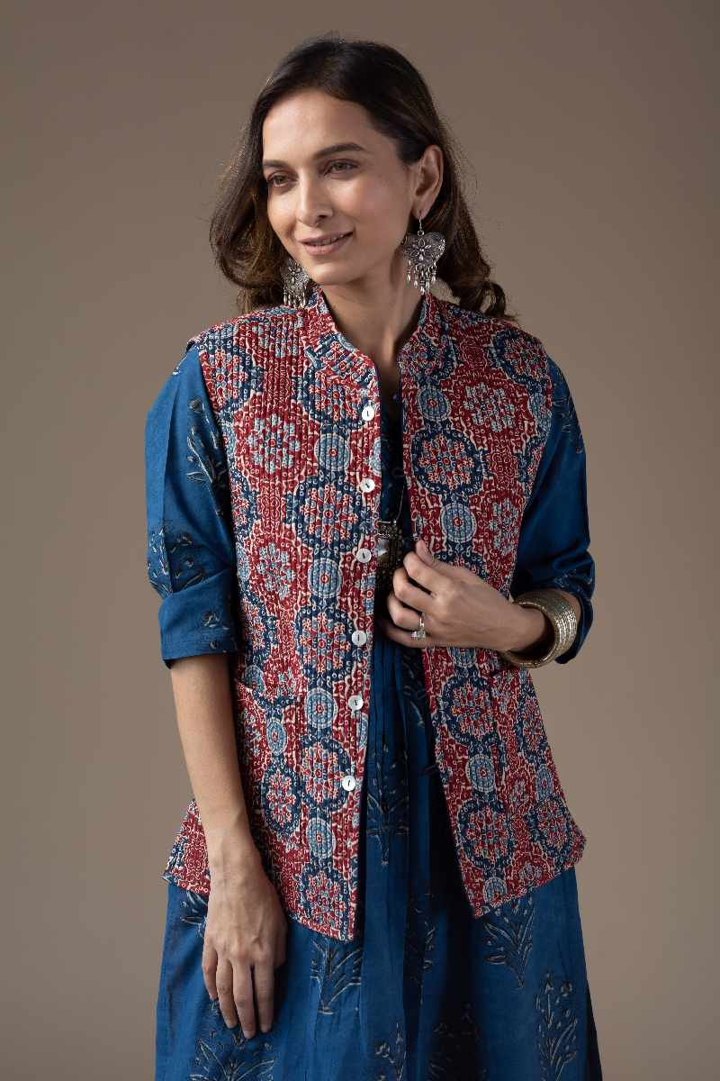 Image for Kusvaa Jak004 Myrto Quilted Sleeveless Reversible Silk Jacket Featured