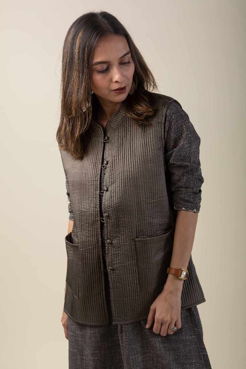 Image for Kusvaa Jak005 Akhila Quilted Sleeveless Reversible Silk Jacket Front
