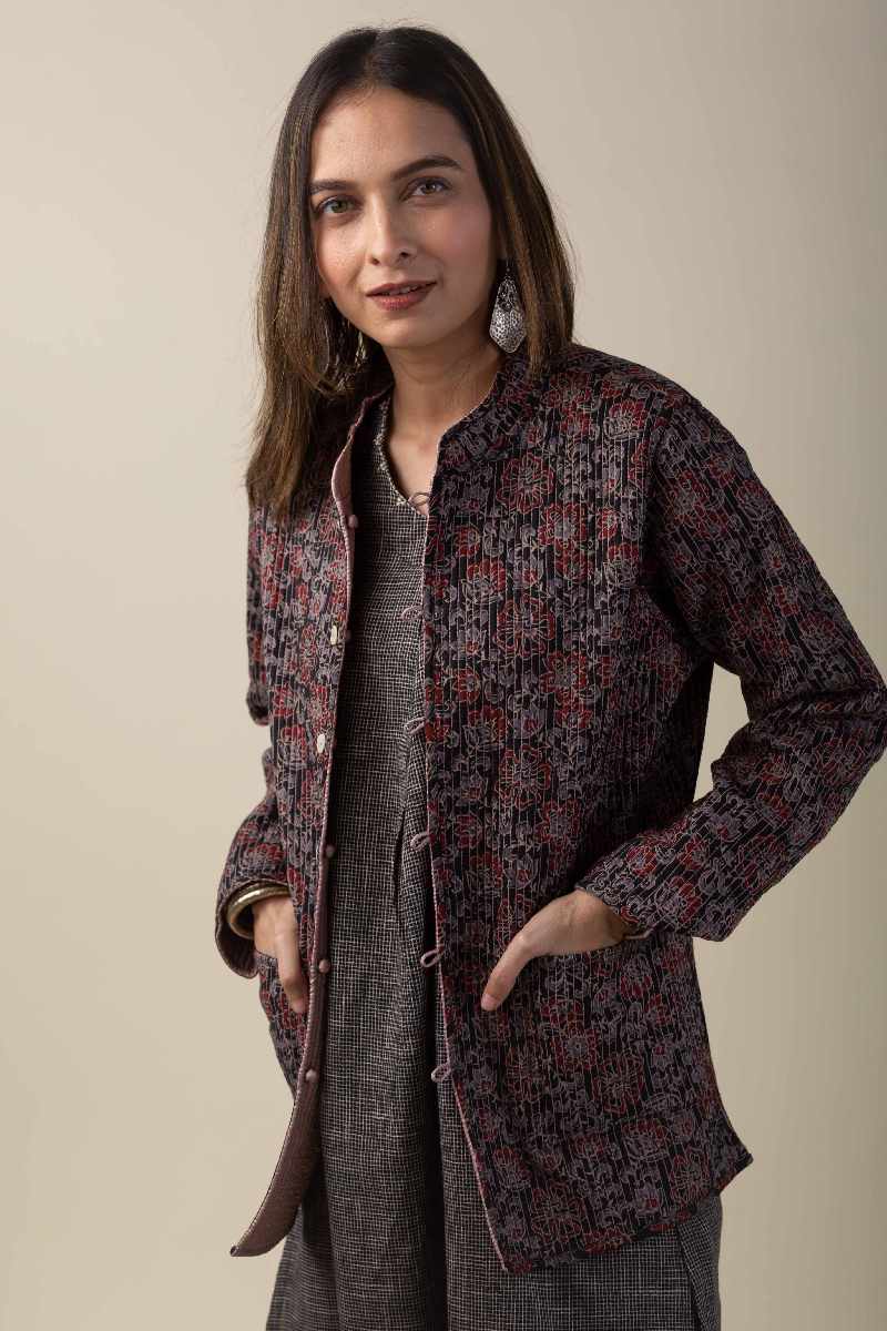 Image for Kusvaa Jak006 Shaleeni Quilted Full Sleeves Reversible Silk Jacket Back
