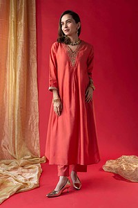 Image for Kusvaa Cood040 Neesha Moga Muslin Kurta Pant Set Closeup 4