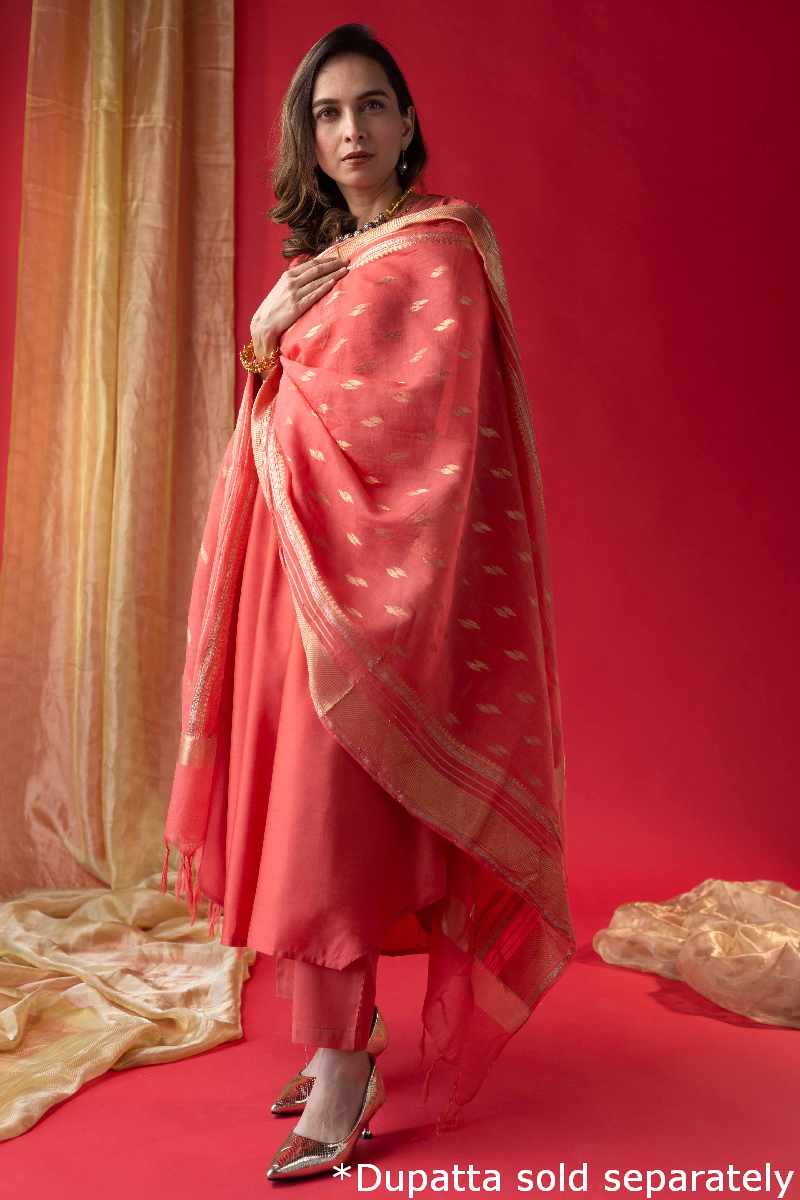 Image for Kusvaa Cood040 Neesha Moga Muslin Kurta Pant Set Closeup 6