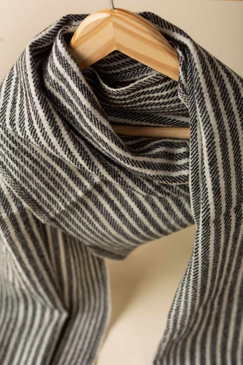 Image for Kusvaa Kusl140 Darshan Woolen Muffler Side Latest