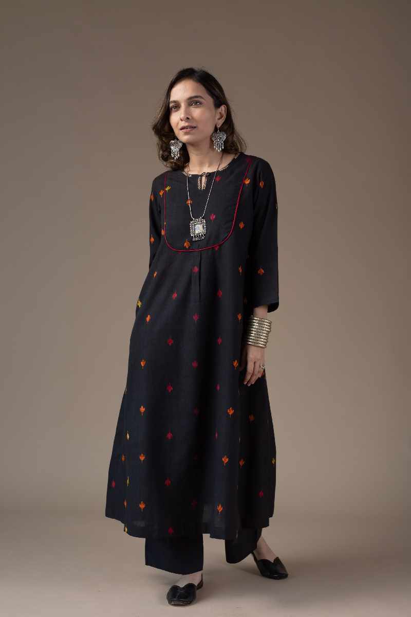 Image for Kusvaa Wkr050 Neeci Cotton Handloom Kurta Sitting