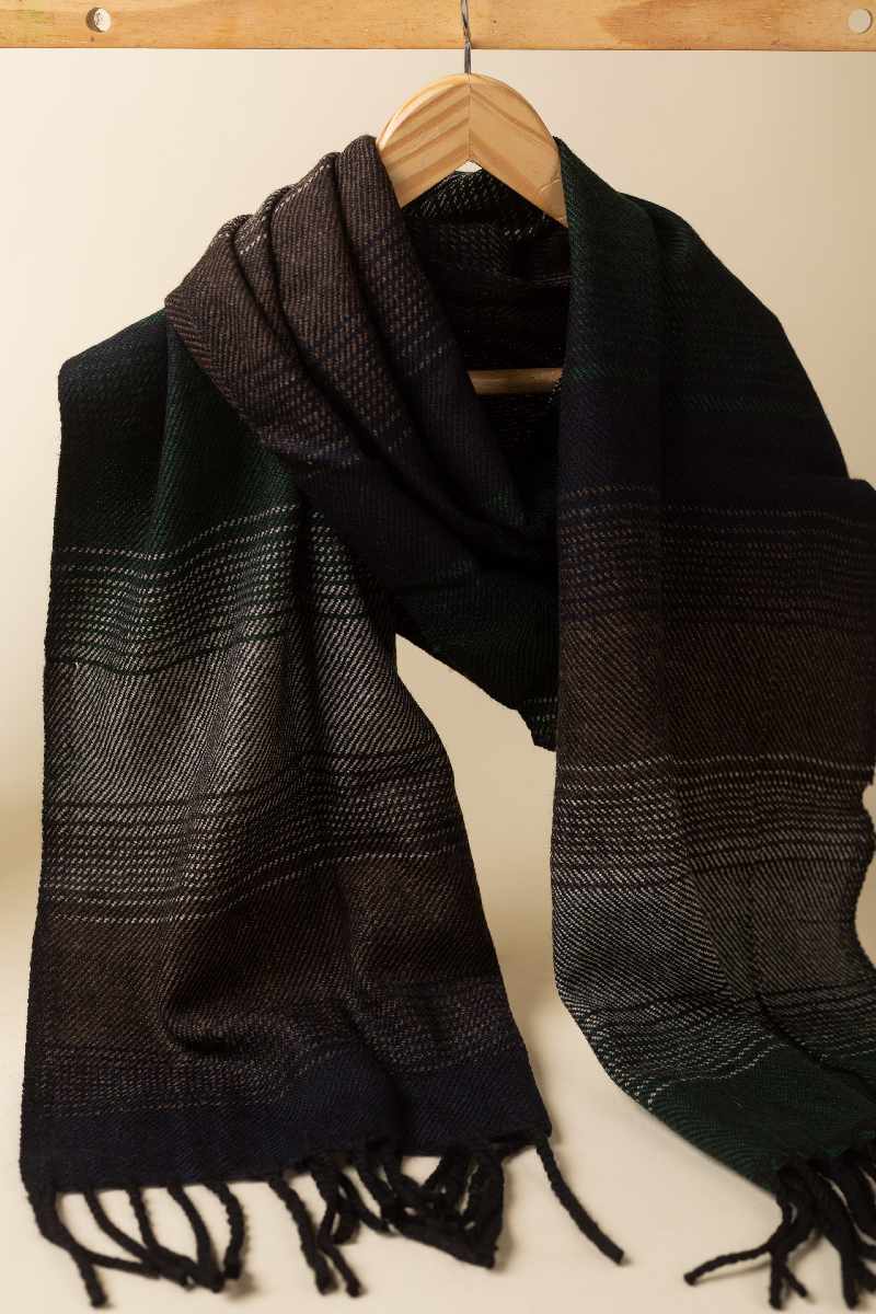 Image for Kusvaa Kusl112 Eeshwar Woolen Muffler Closeup 2 New
