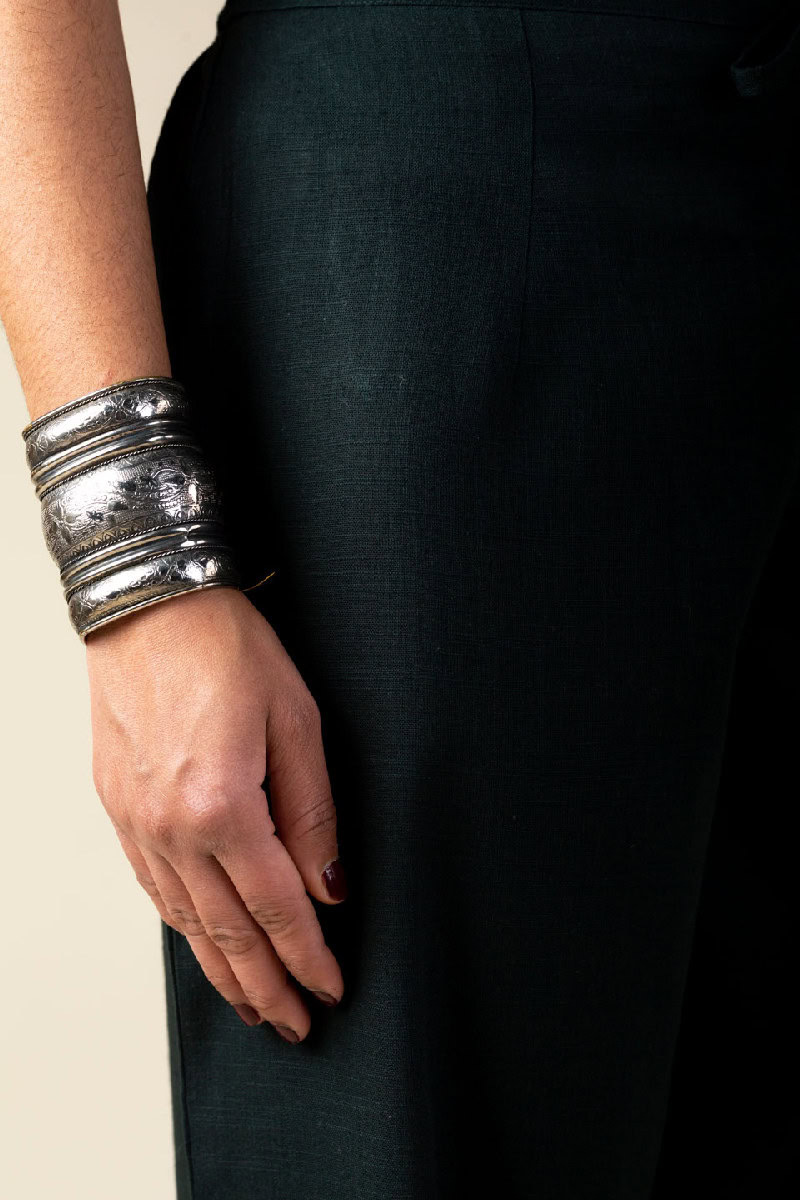 Image for Kusvaa Pnt007 Aarna Cotton Slub Pant Darkgreen Sitting