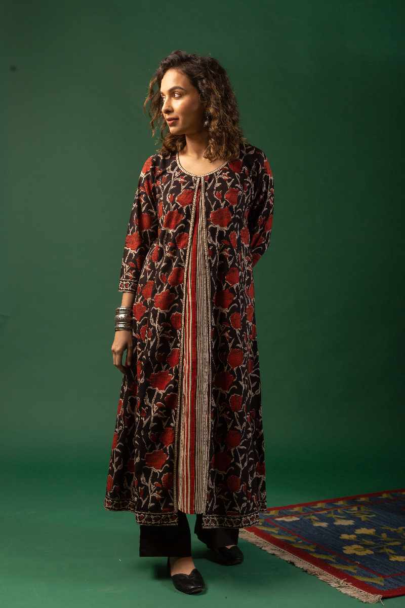 Image for Kusvaa Wkr069 Abjini Cotton Blockprint Kurta Sitting