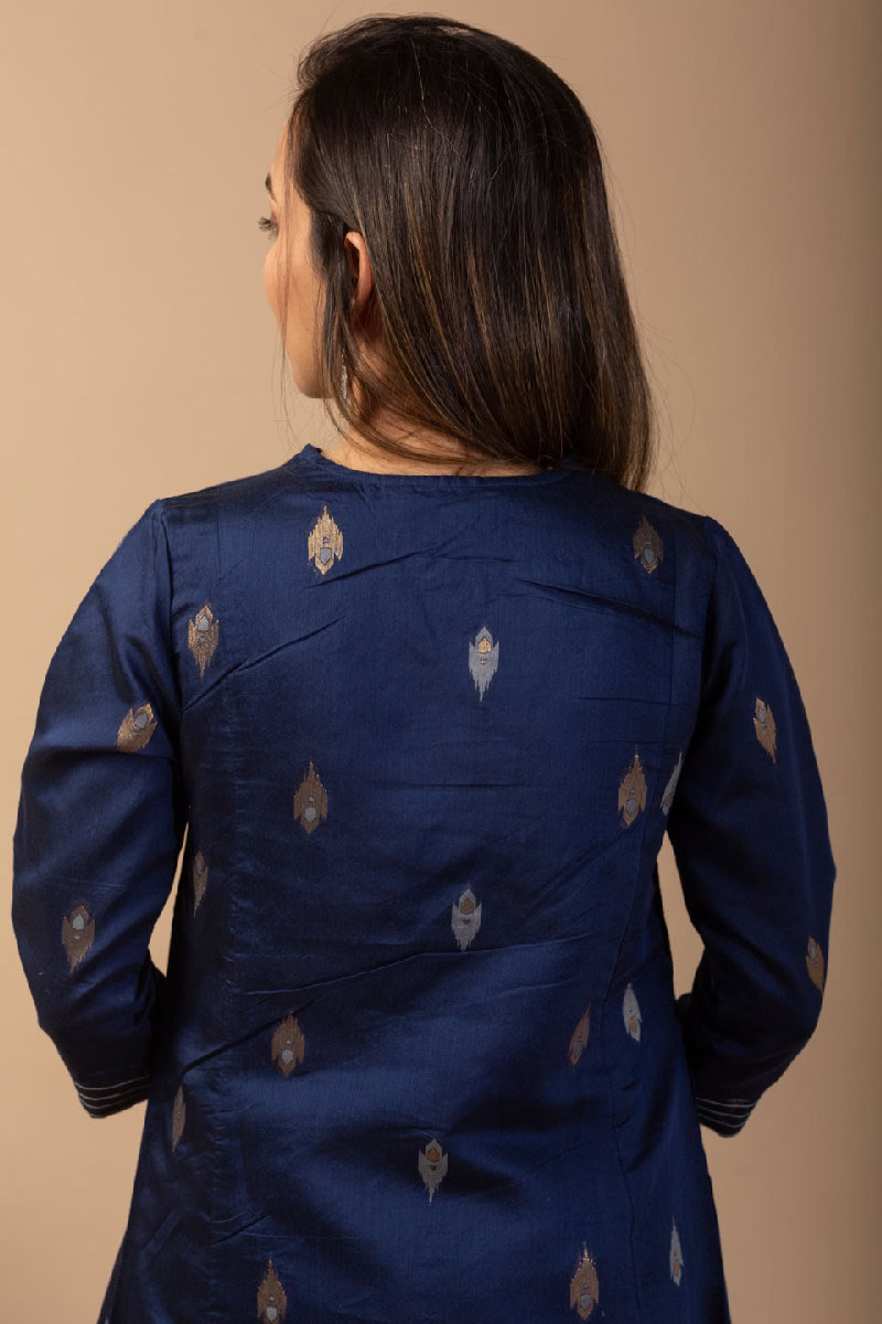 Image for Kusvaa Wkr086 Saachi Silk Jamdani Kurta Sitting