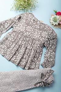 Image for Kusvaa Grw040 Riya Cotton Girls Top Pant Set Closeup 2