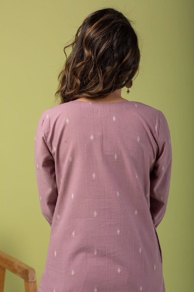 Image for Kusvaa Wkr097 Saisha Handloom Cotton Kurta Sitting