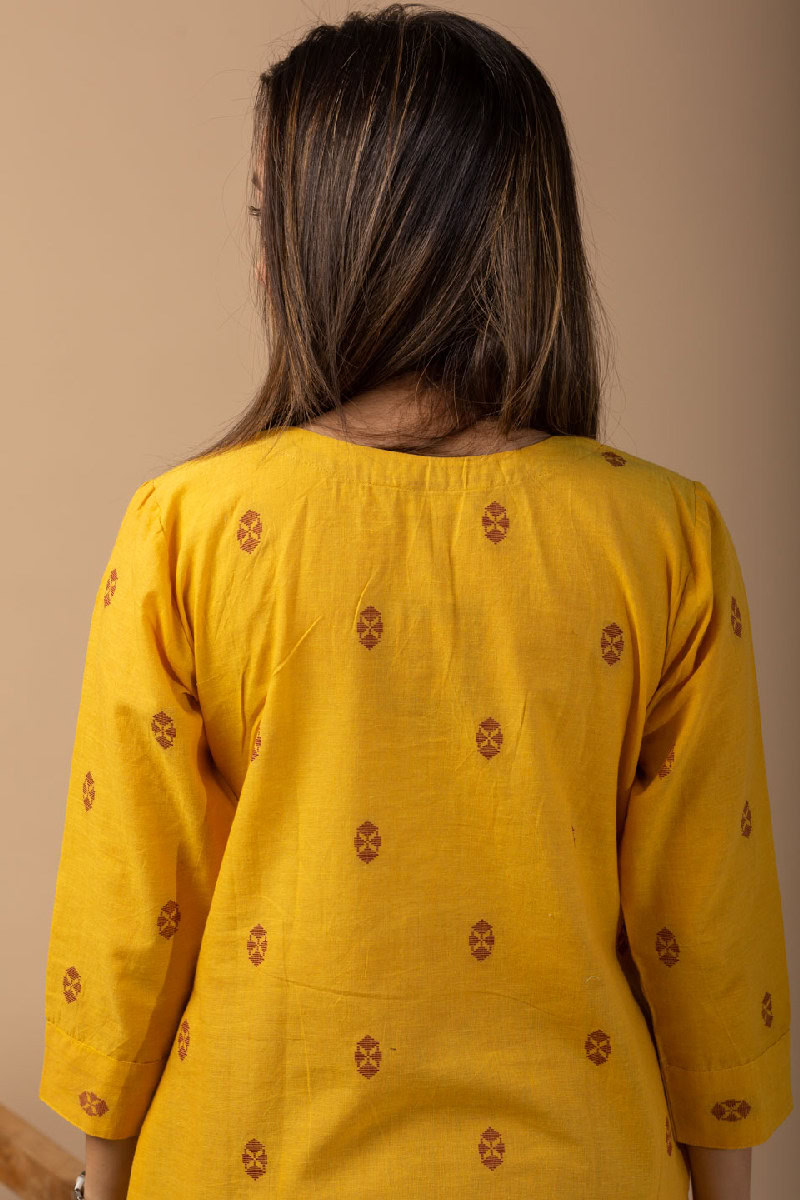 Image for Kusvaa Wkr098 Raine Handloom Cotton Kurta Sitting