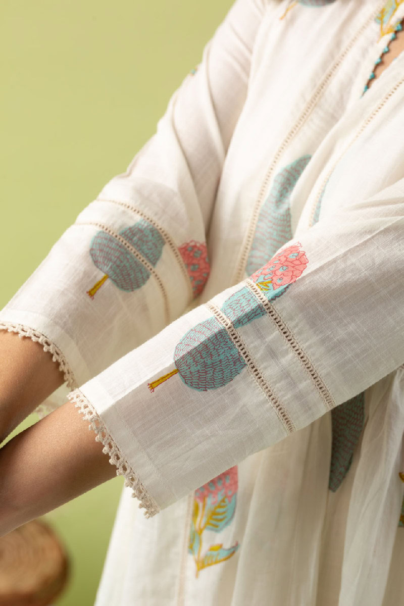 Image for Kusvaa Wkr100 Triss Handblock Cotton Kurta Closeup 2