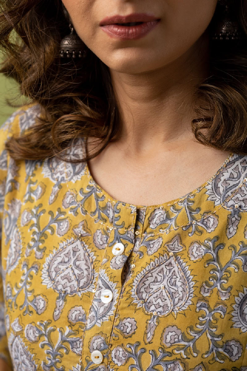 Image for Kusvaa Wkr106 Farida Cotton Handblock Kurta Sitting