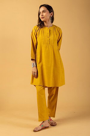 Image for Kusvaa Cood086 Girisha Cotton Slub Kurta Pant Set Back