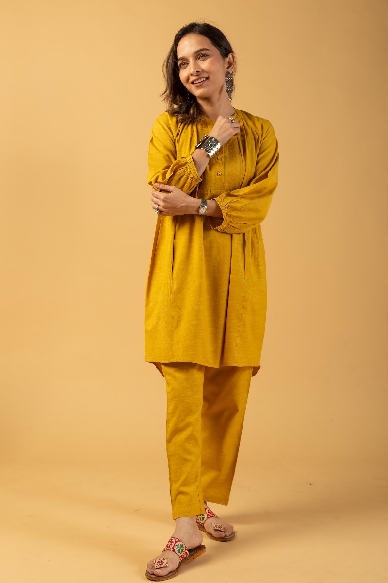 Image for Kusvaa Cood086 Girisha Cotton Slub Kurta Pant Set Front