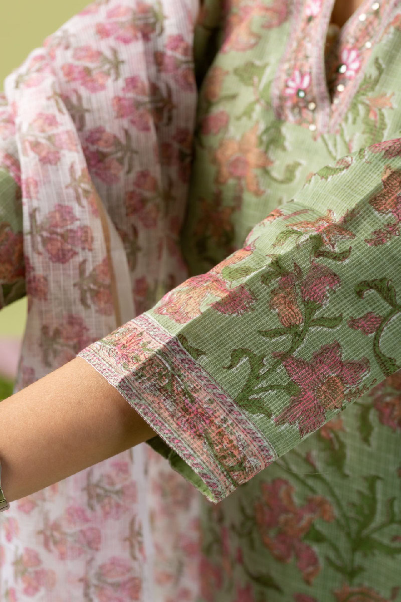 Image for Kusvaa Kds011 Sriya Kurta With Dupatta Set Closeup 2