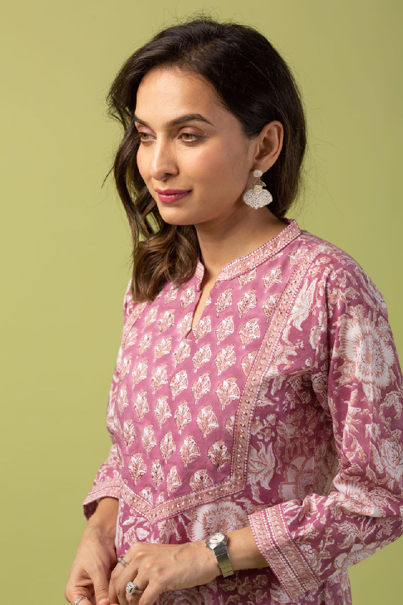 Image for Kusvaa Wkr107 Seema Cotton Handblock Kurta Sitting